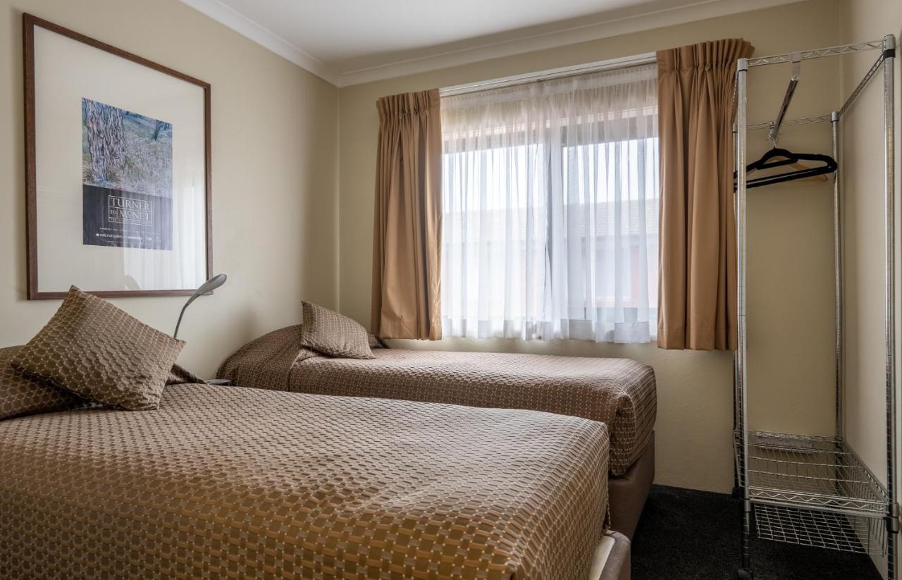 Forrest Hotel & Apartments Канберра Экстерьер фото