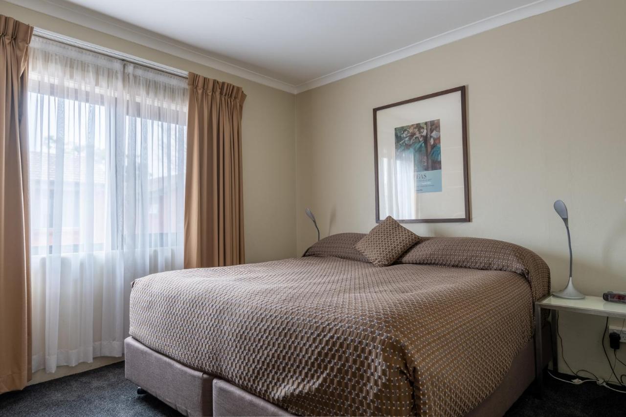 Forrest Hotel & Apartments Канберра Экстерьер фото